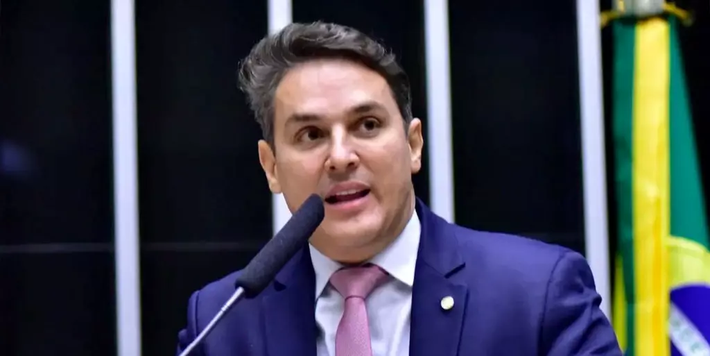 Oposição retoma coleta de assinaturas da CPMI da COP30
